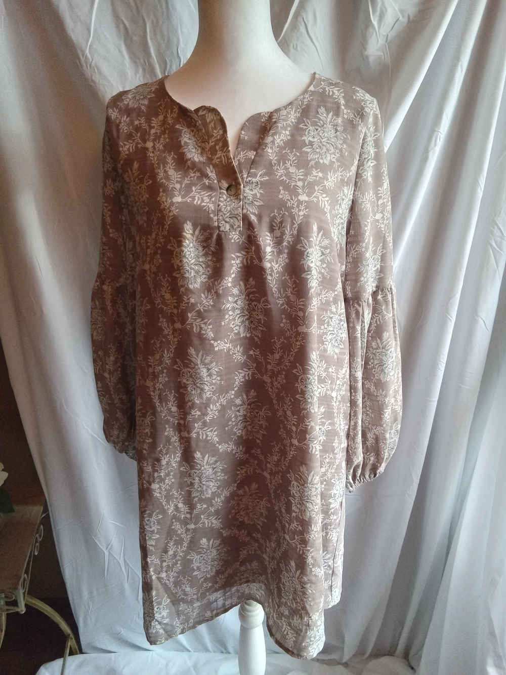 entro Taupe Floral Split-Neck Mini Dress S